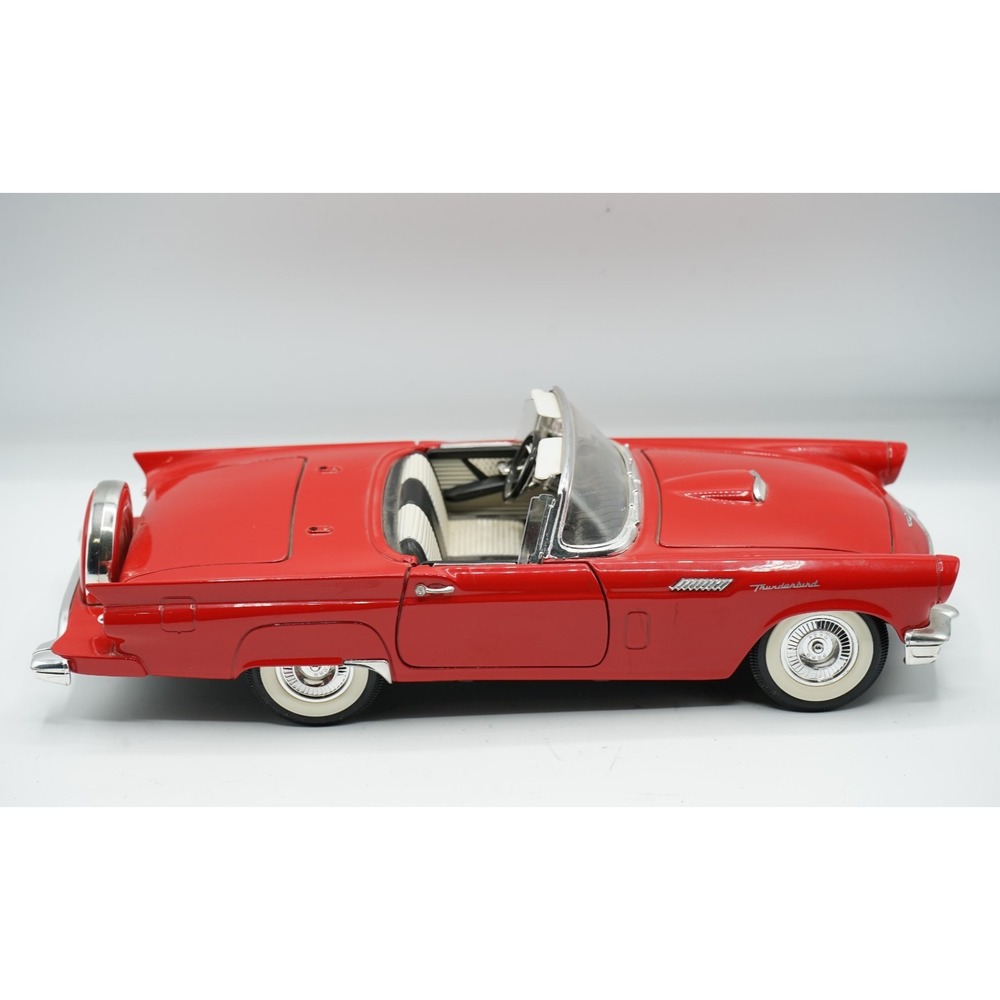1957 Ford THUNDERBIRD - RED CONVERTIBLE CAR. DIE-CAST. Road Signature 1/18 Scale